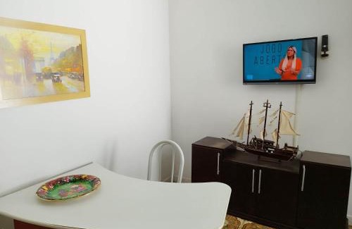 Centro de Vila Velha Apartment | Apto tipo Casa 10 com 1quarto bem grande Praia da Costa Centro Ar Condicionado Internet Mobiliado Geladeira Fogao TV