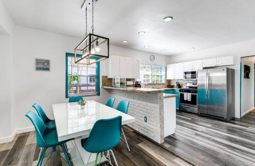 Royal Poinciana House | Aqua Breeze Villa