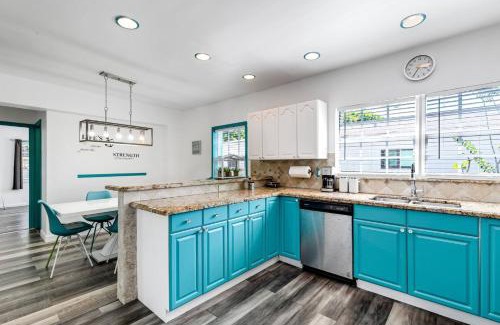 Royal Poinciana House | Aqua Breeze Villa