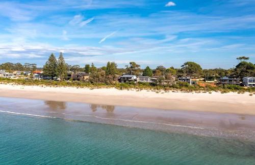 Vincentia House | Aqua Vista - beachfront 4BR Home with ocean views