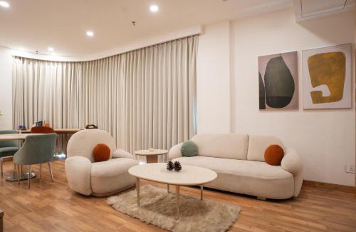 IMT Manesar Hotel | AR Suites KLJ Square