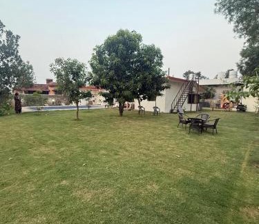 Taoru Villa | Aravali Farm Gurgaon, 3 Bedroom Villa with Lawn Barbeque Grill and Pool