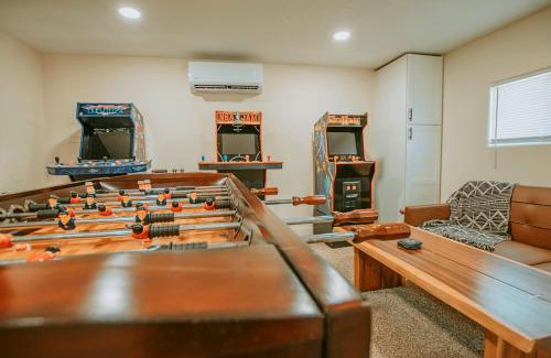 Pueblo Alto House | Arcade! Ac! Foosball! 2 Kings 1 Queen