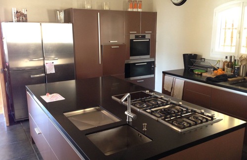 Chateauneuf-du-Pape House | Architect-designed villa with panoramic view and swimming pool in Chateauneuf du pape, France