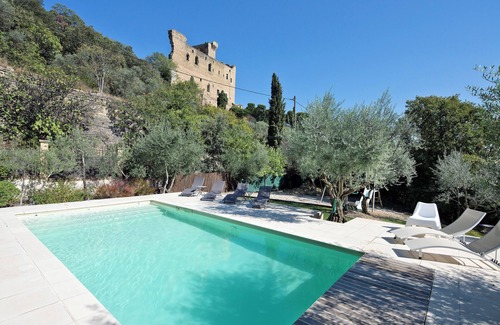 Chateauneuf-du-Pape House | Architect-designed villa with panoramic view and swimming pool in Chateauneuf du pape, France