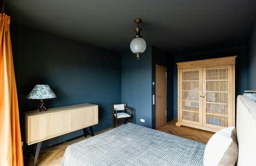 Suderstapel House | Architect House With Vintage Classics By River