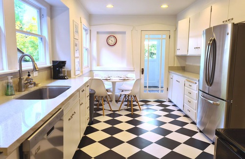 Alameda House | ARCHITECTURAL GEM 6bdrm island 2700+ sqft spa, theater, grill, yard, office