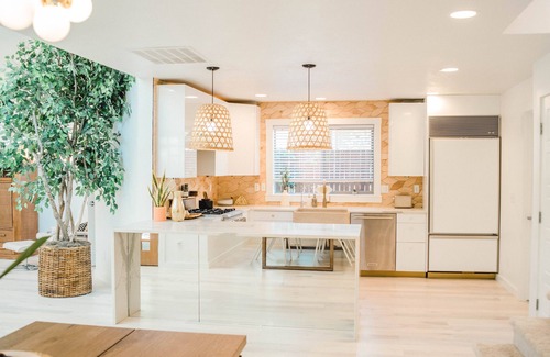 South Boise Village House | Architecturally Stunning Luxury Home up to 10 guests /7 mins to downtown