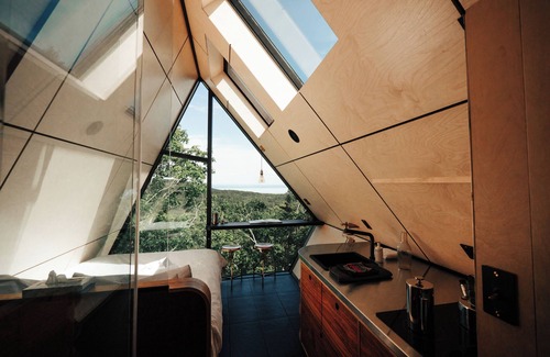 Les Eboulements Cabin | Architecture and design awards winning cabin with hot tubs and sauna.