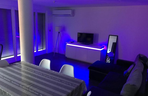 Ruoms House | ARDECHE GITE 6- 8 PERS CLIM WIFI 3CH TERRASSE PARKING JARDIN