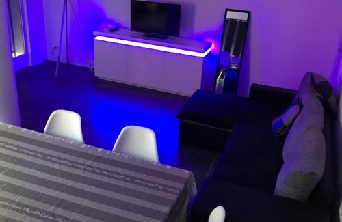 Ruoms House | ARDECHE GITE 6- 8 PERS CLIM WIFI 3CH TERRASSE PARKING JARDIN