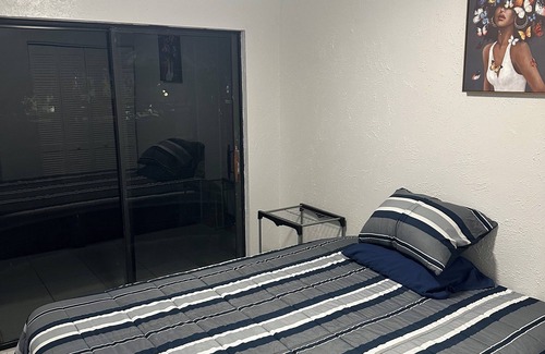 Ives Estates Apartment | Are you looking for a cozy room to rent in a prime location? Look no further!