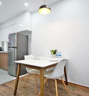 Nhat Tan Apartment | ARL Trinh Cong Son Hotel