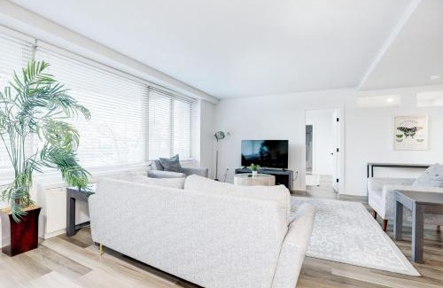Crystal City Apartment | Arlington 2BR New Spacious & Lux Apartment
