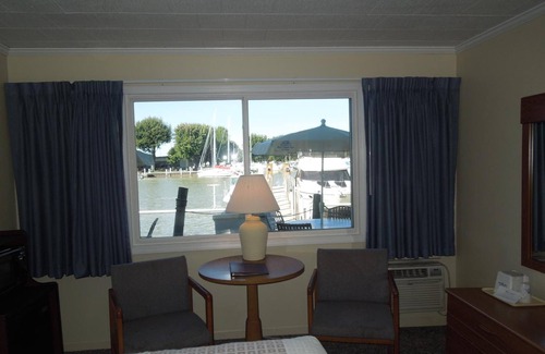 Port Clinton Hotel | Arlington Inn