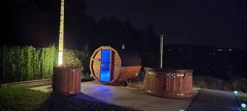 Stryszow Villa | ArPioNa dom nad jeziorem z jacuzzi, sauną i placem zabaw