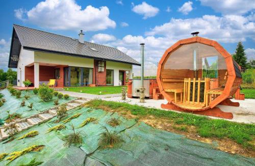 Stryszow Villa | ArPioNa dom nad jeziorem z jacuzzi, sauną i placem zabaw