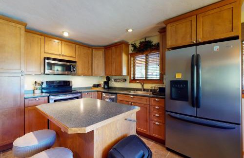 Ponderosa Pines House | Arrowhead Cabin