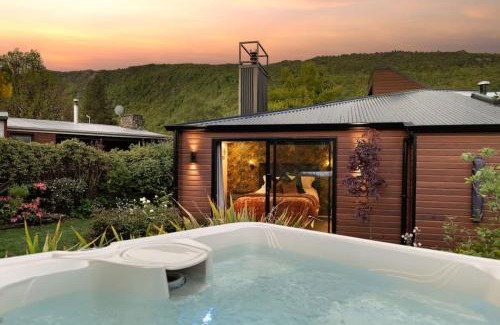 Arrowtown House | Arrowtown Luxury Escape Hot Tub Central Heating