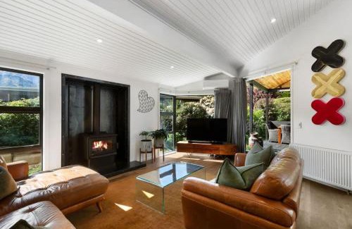 Arrowtown House | Arrowtown Luxury Escape Hot Tub Central Heating