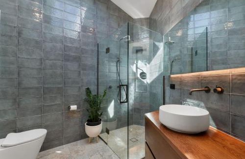 Arrowtown House | Arrowtown Luxury Escape Hot Tub Central Heating