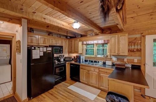 Seven Devils Cabin | Arroyito - Mountain Cabin, Pet-Friendly, Dogs Welcome, Wood Fireplace, Shared Firepit, Charcoal G.