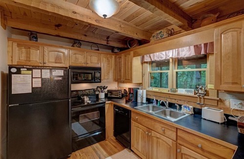 Seven Devils Cabin | Arroyito - Mountain Cabin, Pet-Friendly, Dogs Welcome, Wood Fireplace, Shared Firepit, Charcoal G.