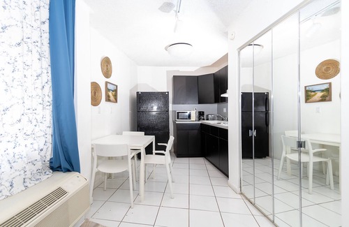 Flamingo/Lummus Apartment | Art Deco Ocean Walk Apartments