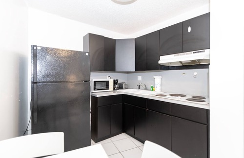 Flamingo/Lummus Apartment | Art Deco Ocean Walk Apartments