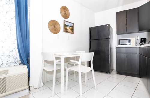 Flamingo/Lummus Apartment | Art Deco Ocean Walk Apartments