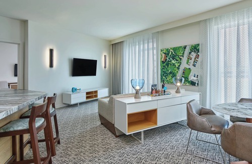 Central Sarasota Hotel | Art Ovation Hotel, Autograph Collection