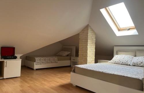 Nis Apartment | Art Studio