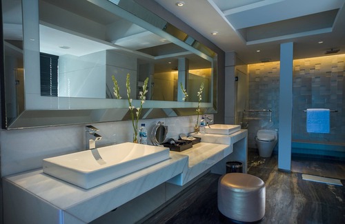 Wonokromo Hotel | Artotel TS Suites Surabaya