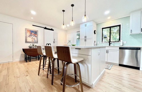 Fairhope House | Artsy 3/2 Cottage near the Bay in Charming Fairhope - just renovated