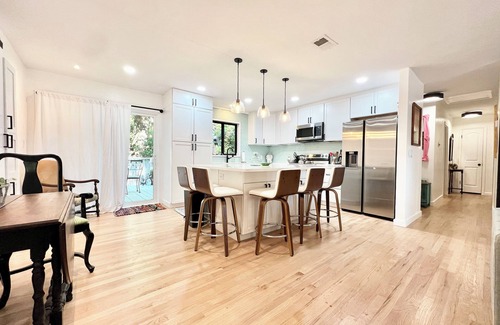 Fairhope House | Artsy 3/2 Cottage near the Bay in Charming Fairhope - just renovated