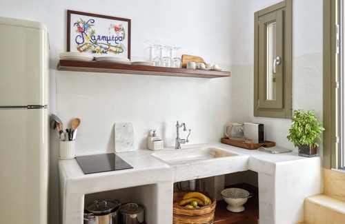 Akrotiri House | Arvanitis Cave Village