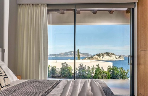 Marathias House | As part of our Luxury Collection, this house offers an extra degree of luxury in the form of, for ex