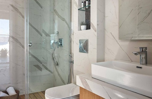 Marathias House | As part of our Luxury Collection, this house offers an extra degree of luxury in the form of, for ex