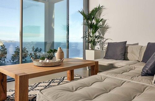 Marathias House | As part of our Luxury Collection, this house offers an extra degree of luxury in the form of, for ex