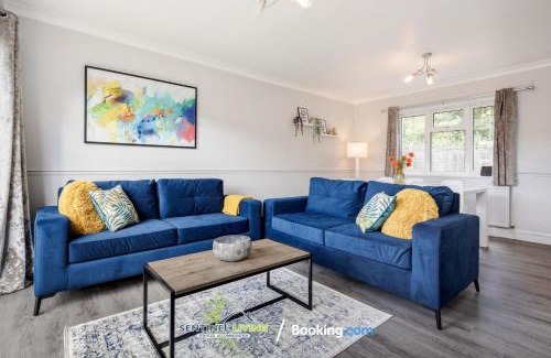 Ascot House | Ascot 4BR Perfect Summer Home by Sentinel Living Short Lets & Serviced Accommodation With Free Parking