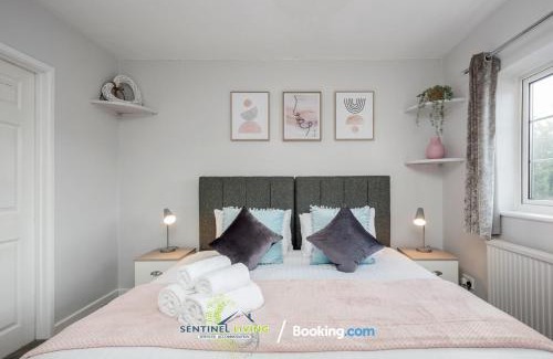 Ascot House | Ascot 4BR Perfect Summer Home by Sentinel Living Short Lets & Serviced Accommodation With Free Parking