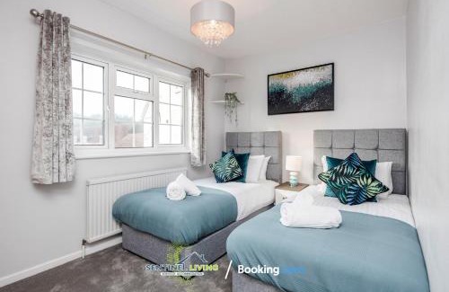 Ascot House | Ascot 4BR Perfect Summer Home by Sentinel Living Short Lets & Serviced Accommodation With Free Parking