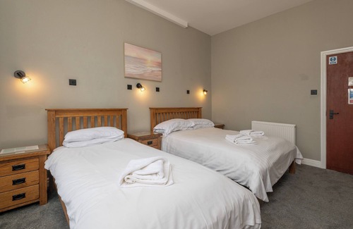Headingley Hotel | Ascot Grange Hotel - Voujon Restaurant