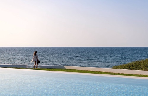 Skaleta Villa | Asea Villa, Spectacular right-on-the-beach Retreat