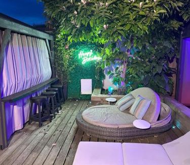 Portsmouth Apartment | Ashbys Deluxe Studios with Spa included