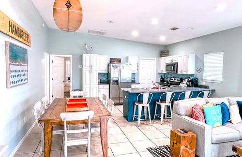 Saint Elmo House | Ask for 20% Off Steps to the Beach, Access to Pool