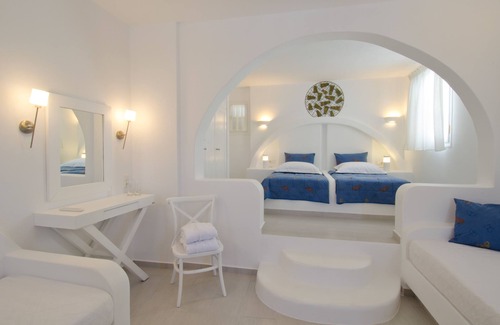Chora Folegandros Hotel | Aspalathras White Hotel