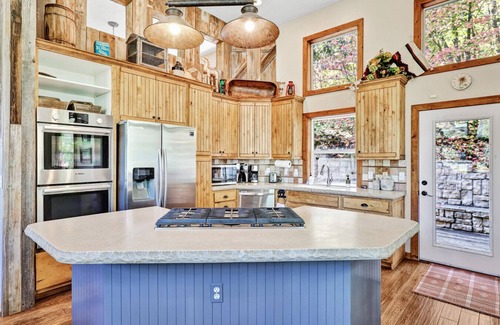 Sundance Cabin | Aspen Springs Hot Tub Pool Table 5 minutes to Sundance Resort Mountain Cabins Utah