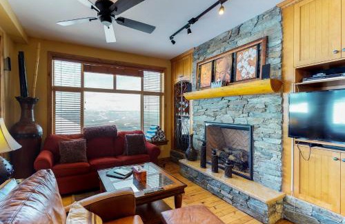 Big White Ski Resort Apartment | Aspens 4607