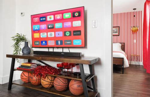 Bloomington House | Assembly Hall Hideaway - Walk To Stadiums!